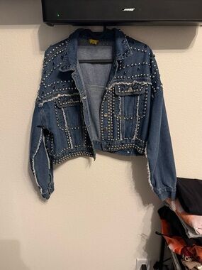 Daisy Studded Distressed Cropped Denim Jacket - Blue